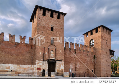 Castelvecchio in Verona, Italy 127521837