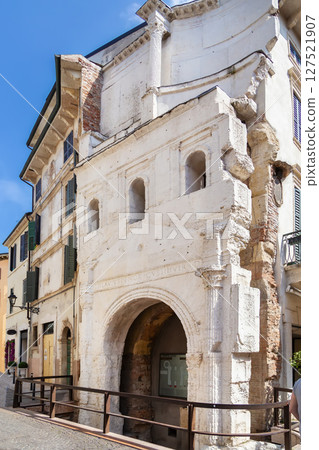 Porta Leoni, Verona, Italy Porta Leoni, Verona, Italy 127521907