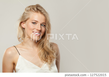 Perfect blond model woman portrait. Beautiful face with healthy clear skin, long shiny hair  127522015