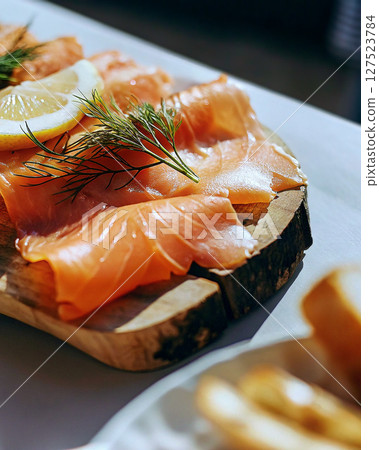 法式開胃菜：煙燻鮭魚 127523784