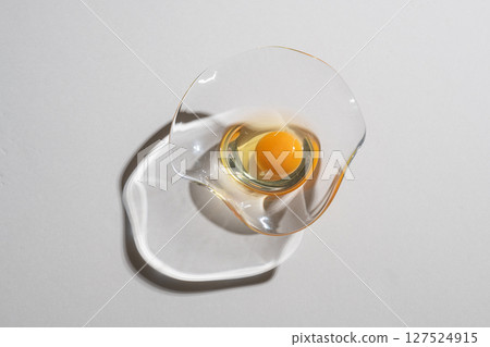 Eggs in a glass bowl 127524915