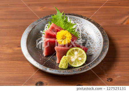 Fresh sashimi 127525131