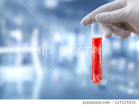 一隻手握住裝有人造血液的試管的圖像 一隻手握住裝有人造血液的試管的圖像 127525835