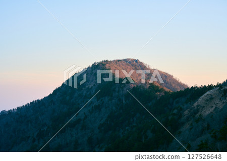 Shirakami mountain seen from the traverse route from Mitsumine to Tsurugi mountain 127526648