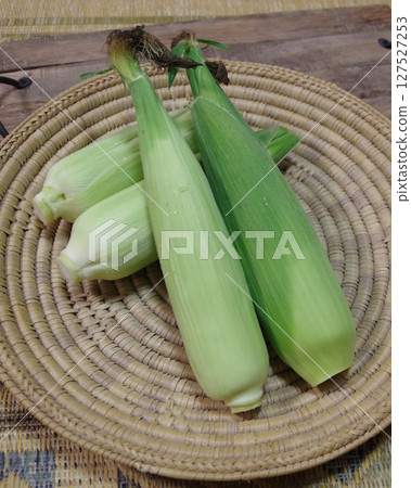 Vegetable photography, white corn, sweet corn Vegetable photography, white corn, sweet corn 127527253