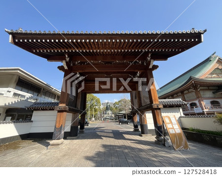 福岡市東公園的“日蓮聖人銅像” 福岡市東公園的“日蓮聖人銅像” 127528418