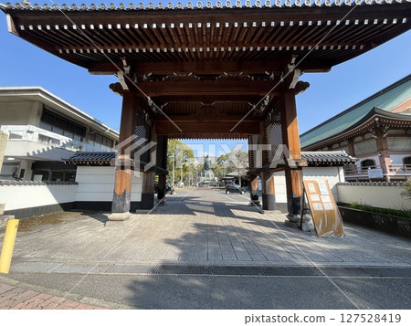福岡市東公園的“日蓮聖人銅像” 福岡市東公園的“日蓮聖人銅像” 127528419