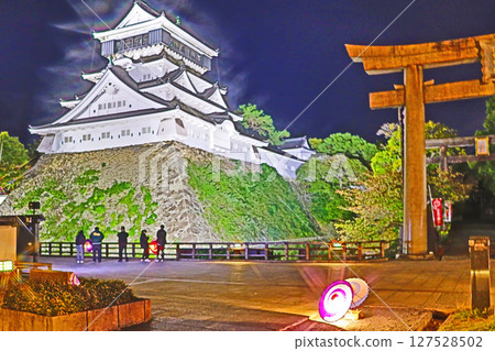 Illuminated Kokura Castle, a popular tourist spot in Kitakyushu Illuminated Kokura Castle, a popular tourist spot in Kitakyushu 127528502