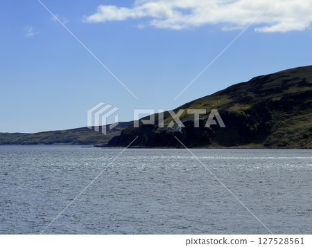 Islay island is located off Scotland west coast renowned for whisky distilleries and birdwatching. Numerous distilleries and diverse migratory birds make it a captivating destination. 127528561