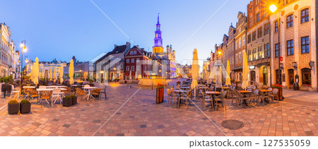 Poznan Town Hall and Market Square at dawn, Poznan, Poland Poznan Town Hall and Market Square at dawn, Poznan, Poland 127535059