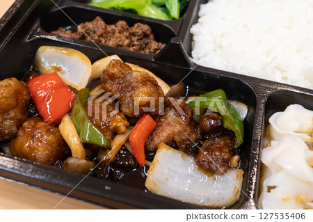 Delicious Chinese food: Sweet and sour pork with black vinegar bento Delicious Chinese food: Sweet and sour pork with black vinegar bento 127535406
