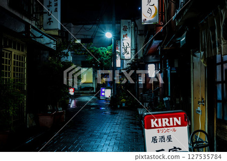 A drinking street lined with red lanterns, a dark alleyway, a dark back alley A drinking street lined with red lanterns, a dark alleyway, a dark back alley 127535784