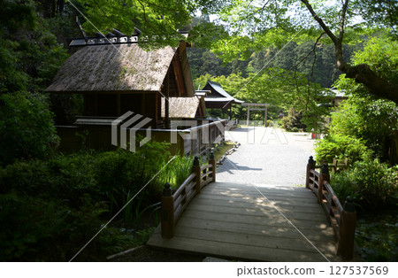 Hyuga Daijingu Shrine, View of the Outer Shrine from the Inner Shrine, Hinooka, Yamashina Ward, Kyoto City Hyuga Daijingu Shrine, View of the Outer Shrine from the Inner Shrine, Hinooka, Yamashina Ward, Kyoto City 127537569