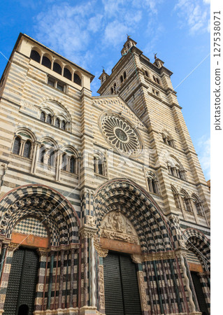 Facade of Cathedral of Saint Lawrence in Genoa, Italy 127538071