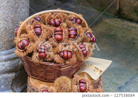 Chestnuts in wicker basket at farmer market Chestnuts in wicker basket at farmer market 127538084