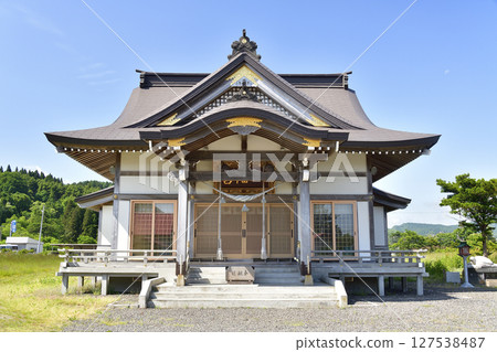 Photographing the grounds of Ochibe Hachiman Shrine in Yakumo Town, Hokkaido in early summer 127538487