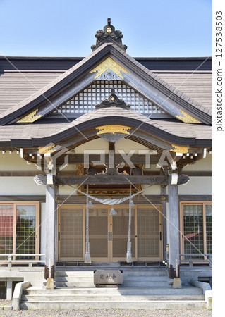 Photographing the grounds of Ochibe Hachiman Shrine in Yakumo Town, Hokkaido in early summer 127538503