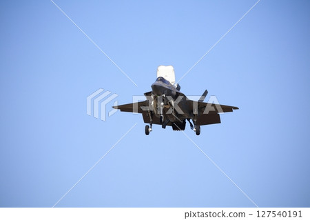 Hovering fighter jet Hovering F35 F-35 Hovering fighter jet Hovering F35 F-35 127540191