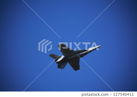 Acrobatic Hornet F-18 Acrobatic Hornet F-18 127540411