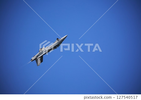 大黃蜂戰鬥機表演特技飛行 大黃蜂戰鬥機表演特技飛行 127540517