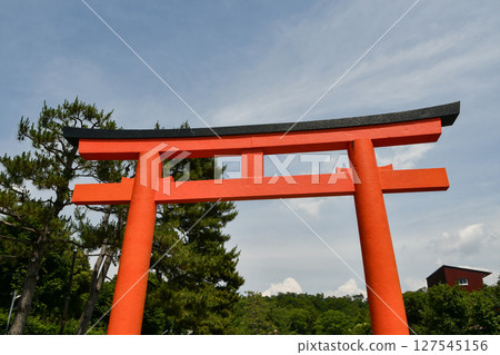 京都吉田神社參道鳥居 127545156