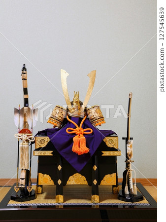 Helmet decoration (Tango no Sekku image, vertical composition) Helmet decoration (Tango no Sekku image, vertical composition) 127545639