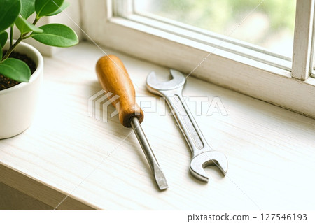 Tools that mark the time, images of well-used tools, screwdrivers Tools that mark the time, images of well-used tools, screwdrivers 127546193