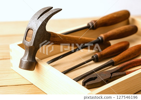 標記時間流逝的工具、常用工具的圖像、螺絲起子、錘子 127546196