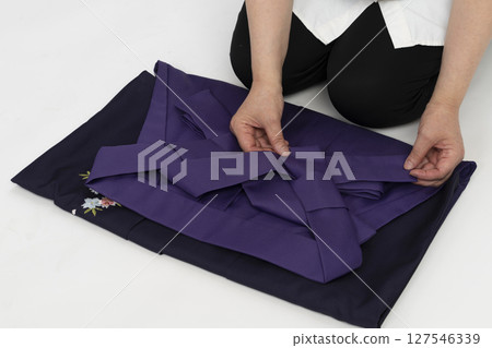 如何折疊女士袴 - 成功折疊 如何折疊女士袴 - 成功折疊 127546339