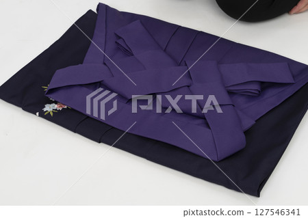 How to fold a woman's hakama - Successful folding 127546341