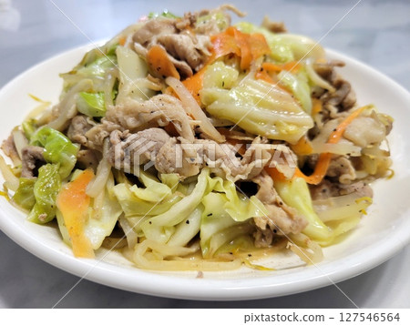 Delicious stir-fried meat and vegetables Delicious stir-fried meat and vegetables 127546564