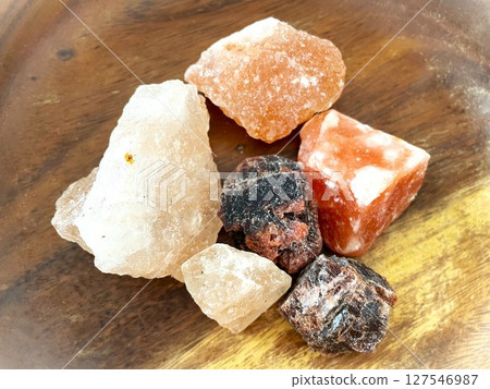 Himalayan salt in various types and colors1 127546987