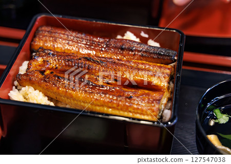 高級又美味的鰻魚飯 高級又美味的鰻魚飯 127547038