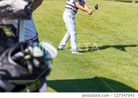 擁有美麗、新鮮綠草的高爾夫球場 127547043