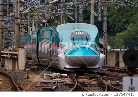 Tohoku Shinkansen bottleneck...E5 series Shinkansen passing through the at-grade intersection at Fukushima Station 127547415