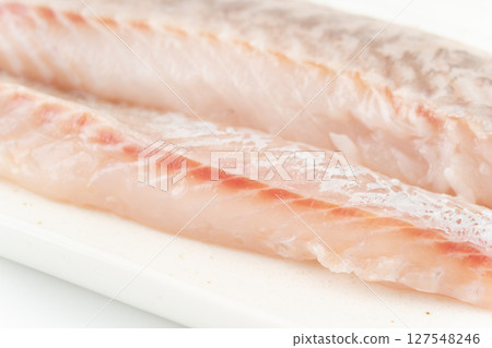 看起來新鮮美味的鱸魚 127548246