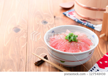 Tuna bowl (fresh albacore tuna) (from Nachikatsuura Port, Wakayama Prefecture) 127548430