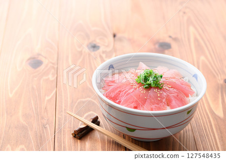 Tuna bowl (fresh albacore tuna) (from Nachikatsuura Port, Wakayama Prefecture) 127548435