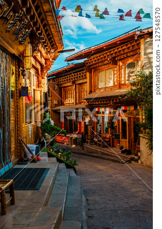 Vibrant Street Scene in Dukezong Ancient Town 127548570