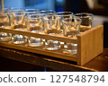一排排的酒杯 127548794