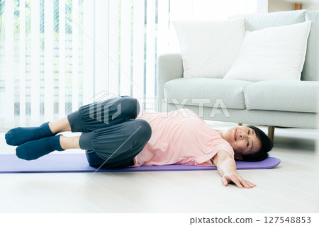 Middle-aged women doing training 127548853