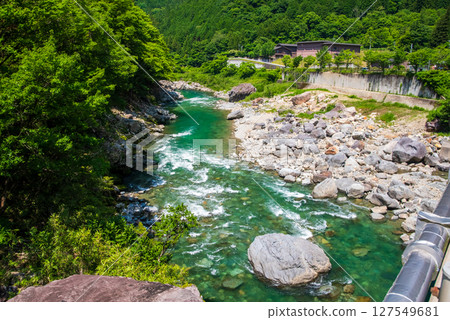 Nakayama Shichiri [A magnificent view along the Hida River in Gifu Prefecture] 127549681