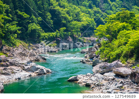 Nakayama Shichiri [A magnificent view along the Hida River in Gifu Prefecture] 127549689