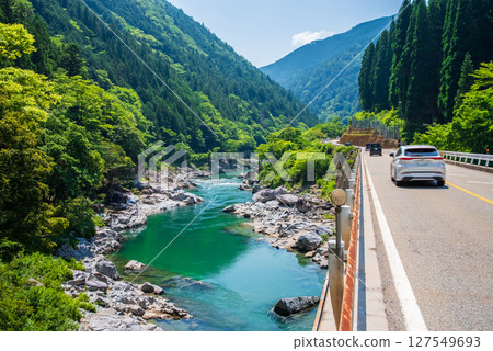 Nakayama Shichiri [A magnificent view along the Hida River in Gifu Prefecture] 127549693