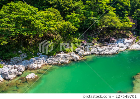 中山七里【岐阜縣飛騨川的壯麗景色】 127549701