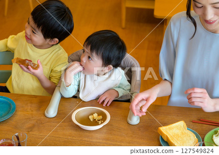 A Japanese mother eating a meal with her child 127549824