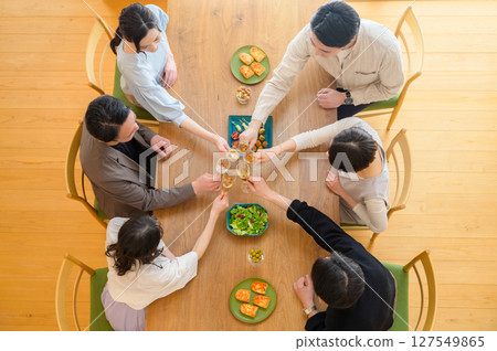 Aerial view of a toast at a home party 127549865