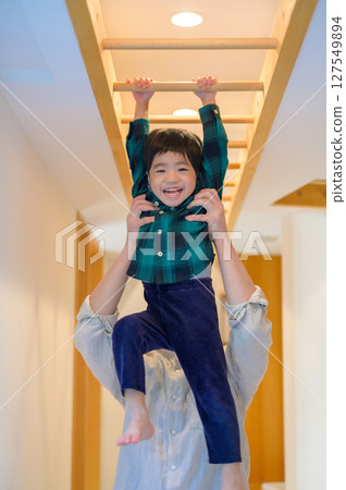 日本人在家玩遊樂場裝備 127549894