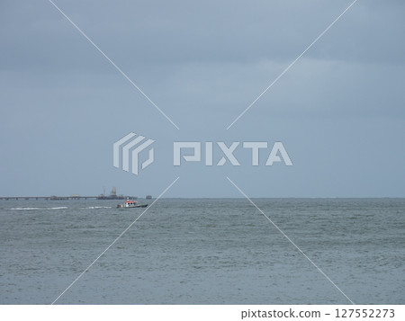 Ships at the mouth of the Tagus River, Lisbon, Portugal 127552273