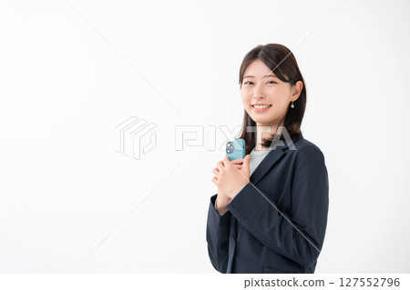 Woman, smartphone, smile 127552796